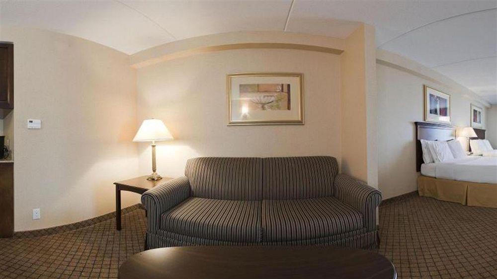 Holiday Inn Express & Suites Huntsville, An Ihg Hotel Exterior photo